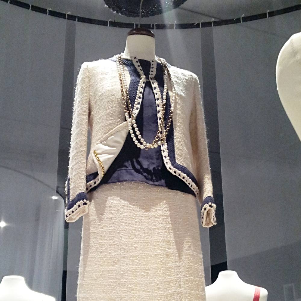 Chanel jacket and matching skirt. White wool, from the 1960s.