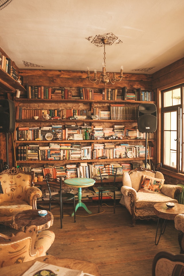 cottagecore book shelves